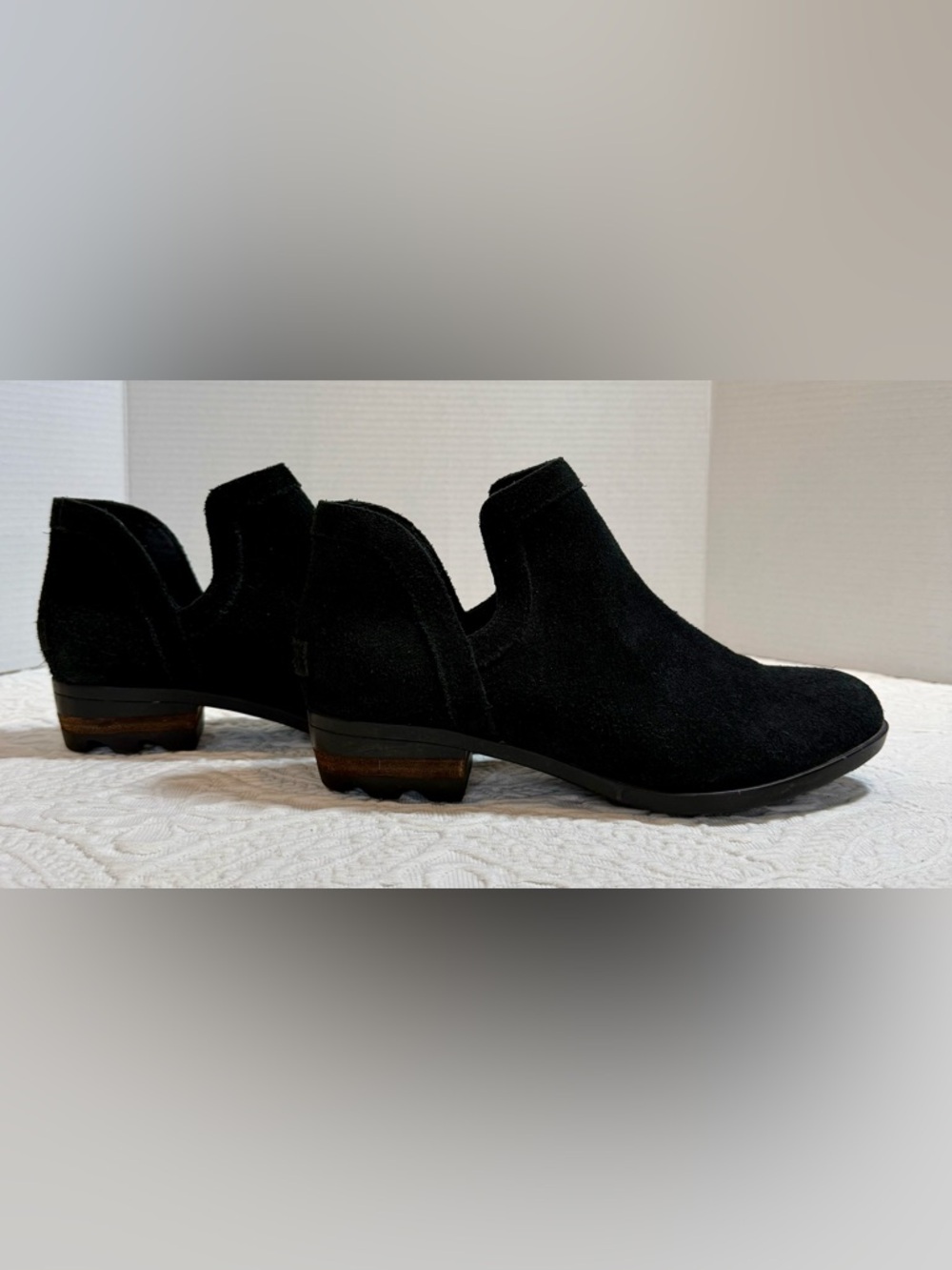 Sorel Lolla Cut Out Black Suede Ankle Booties - Women’s Size 8.5 Boots Low Heels
